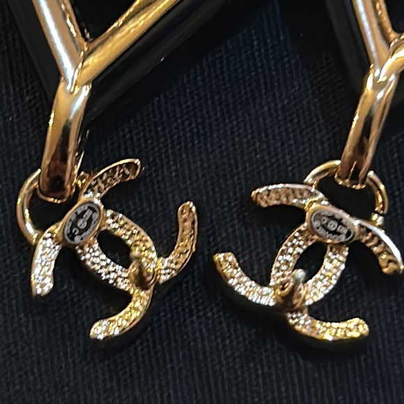 CHANEL 2023 SS Earrings (AB9793 B09819 NL654) - Picture 6 of 12